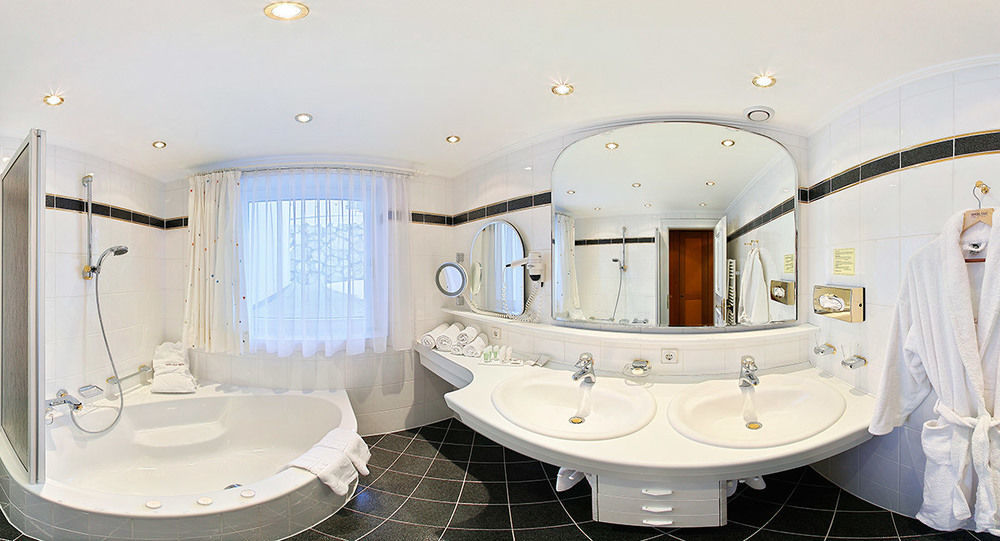 Ulli Hotel 4*